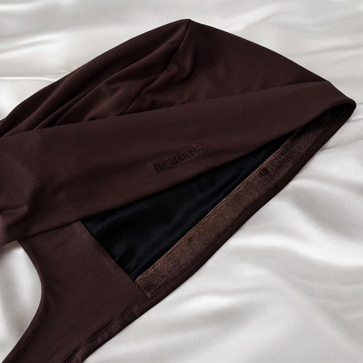 Bonnet sous-voile à nouer intérieur en soie