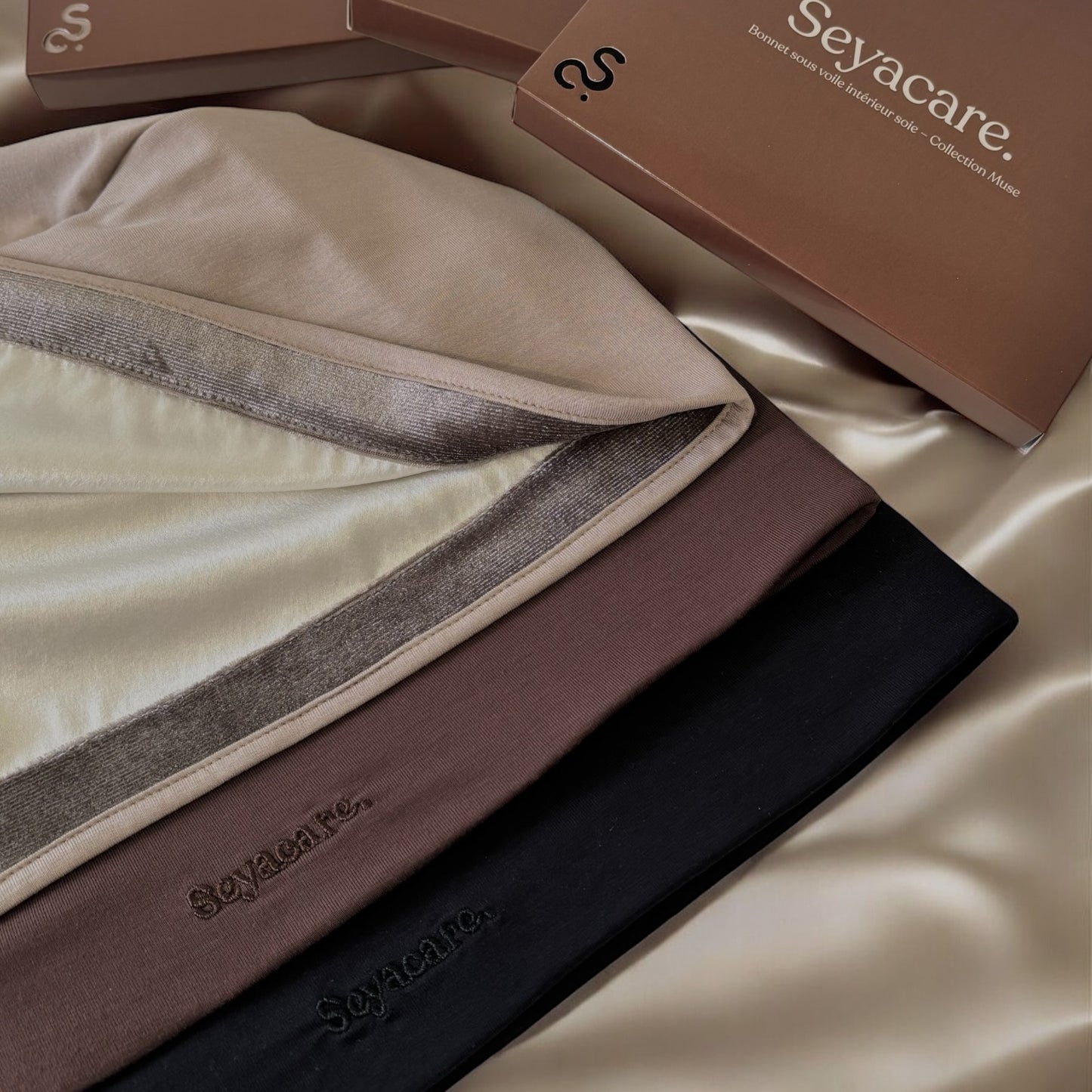 Bonnet sous-voile à nouer intérieur en soie